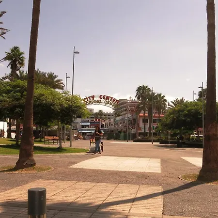 A Stone's Throw From The Golden Mile With Breathtaking Ocean And Mountain Views Playa de las Américas