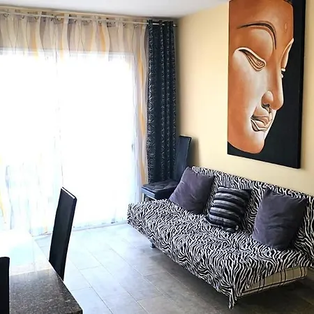 شقة A Stone's Throw From The Golden Mile With Breathtaking Ocean And Mountain Views